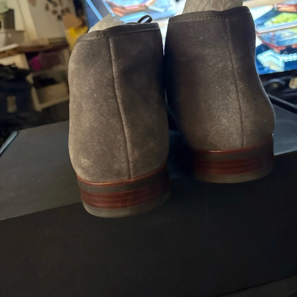 NIB John Varvatos Seagher Coal Suede Chukka Boots, 9.5